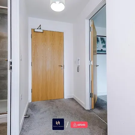 Salford With Free Wifi, Parking & Ideal For Contractors *