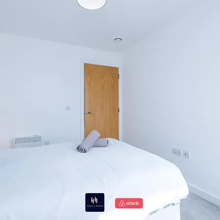 Salford With Free Wifi, Parking & Ideal For Contractors * Manchester