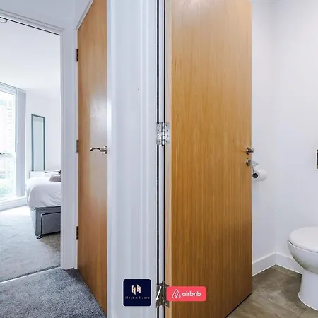 Apartment Salford With Free Wifi, Parking & Ideal For Contractors