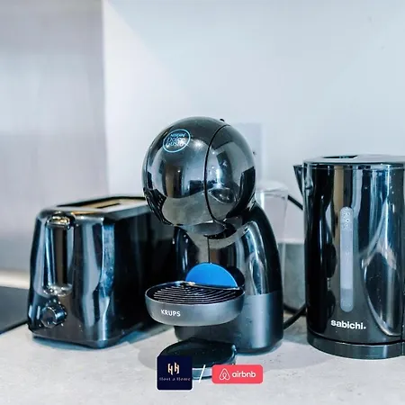 Salford With Free Wifi, Parking & Ideal For Contractors