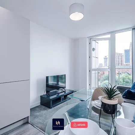 Apartment Salford With Free Wifi, Parking & Ideal For Contractors