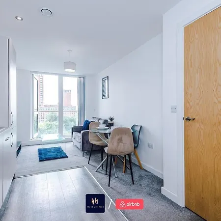 Apartment Salford With Free Wifi, Parking & Ideal For Contractors *