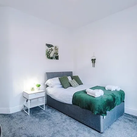 Discounted Month Contractor Parking Wi-fi Sleeps 8 Manchester