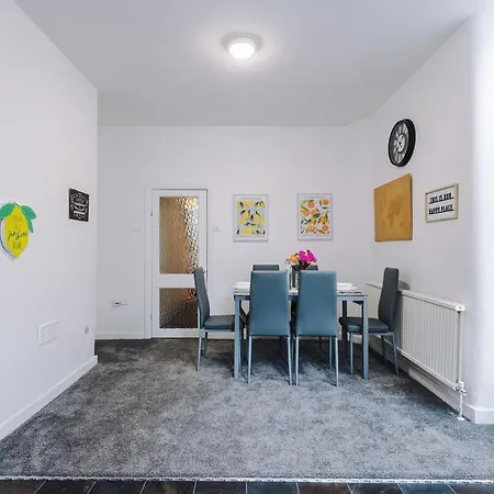 Lägenhet Discounted Month Contractor Parking Wi-fi Sleeps 8