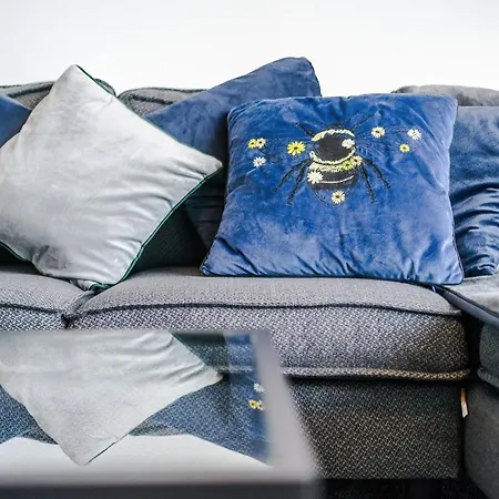 Apartman Discounted Month Contractor Parking Wi-fi Sleeps 8