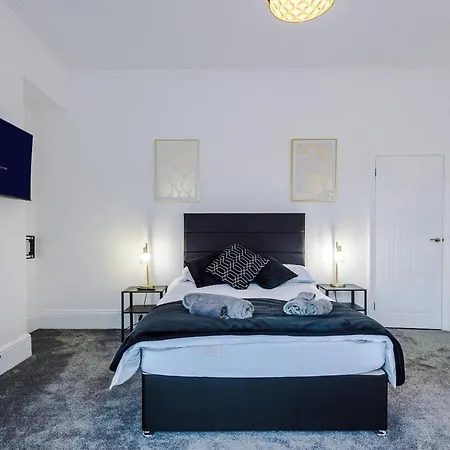 Discounted Month Contractor Parking Wi-fi Sleeps 8 * Manchester