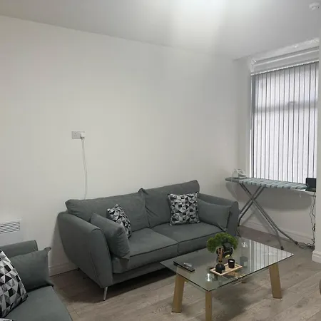 Rest Nest Uk House בית נופש