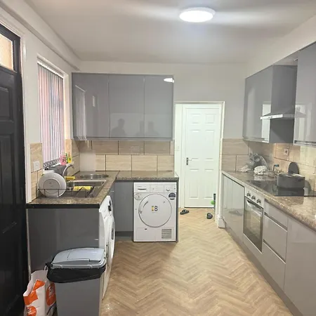 Britlodge Ruskin Ave マンチェスター