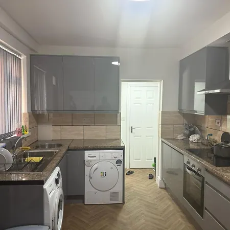 Rest Nest Uk House בית נופש