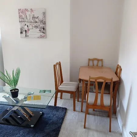 Double-bedroom In The Heart Of Salford Manchester Perfect For Short Guest house *