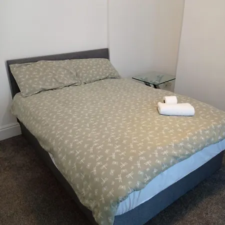 Double-bedroom In The Heart Of Salford Manchester Perfect For Short