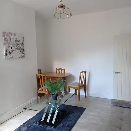 Double-bedroom In The Heart Of Salford Perfect For Short Lt2 Гостевой дом Манчестер