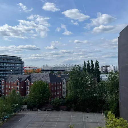 Modern Lux 2 Bedroom Duplex Apartment Free Parking マンチェスター