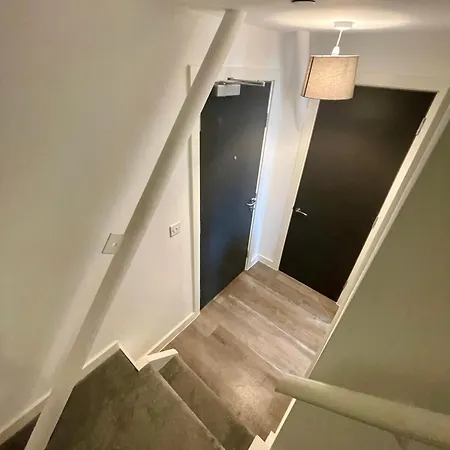 Modern Lux 2 Bedroom Duplex Apartment Free Parking