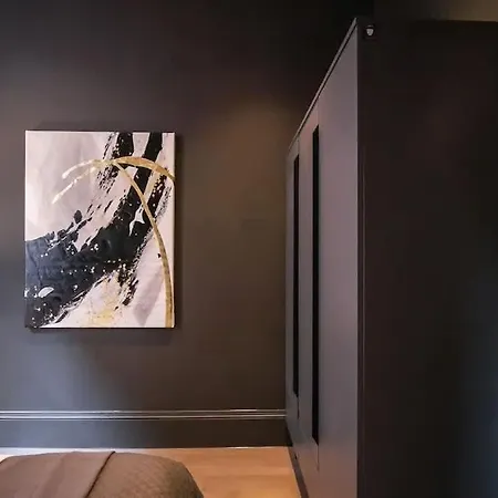 Midnight At The Heim