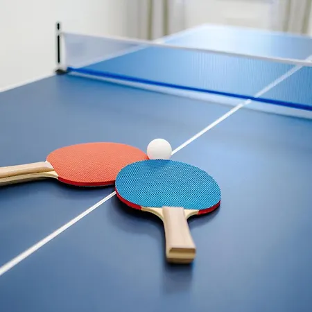 Stunning In Salford With Free Parking, Office, Pool & Ping Pong Table Holiday home Manchester