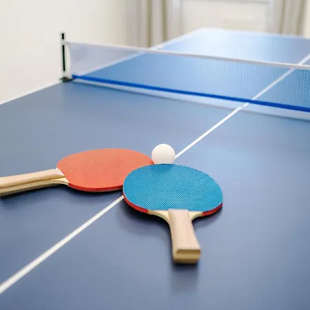 Stunning In Salford With Free Parking, Office, Pool & Ping Pong Table