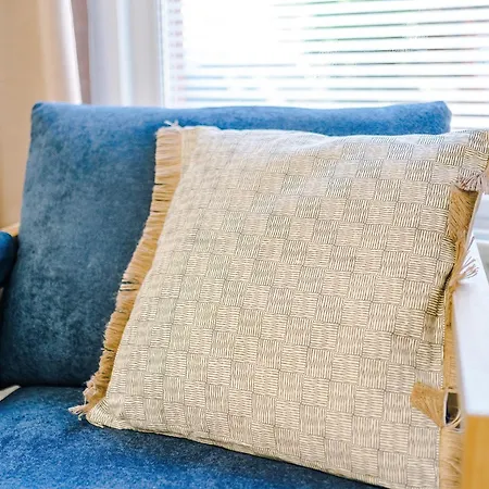 Stunning In Salford With Free Parking, Office, Pool & Ping Pong Table Semesterbostad *