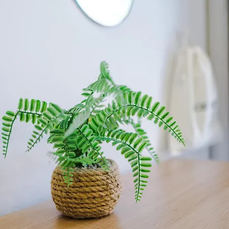 Stunning In Salford With Free Parking, Office, Pool & Ping Pong Table Semesterbostad