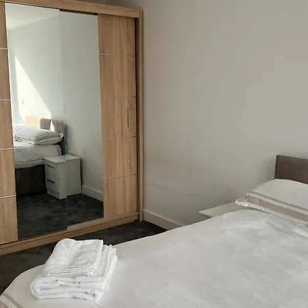 Bridgewater Luxe Apartment