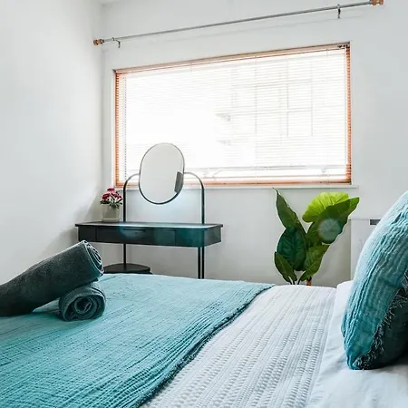 Elegant 2br Centre Balcony By Victoria Appartamento