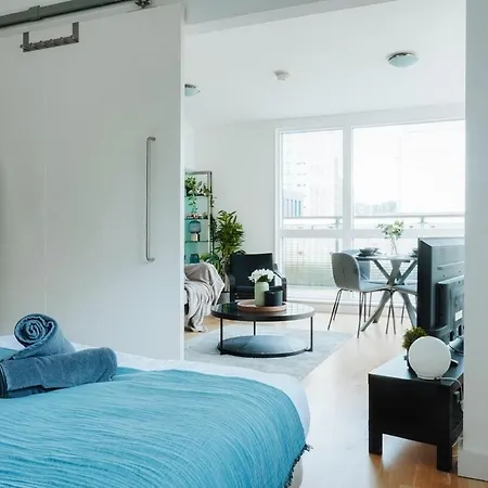 Sleek 2-Bedroom Apartment With Balcony, City Centre Near Victoria Apartamento Mánchester