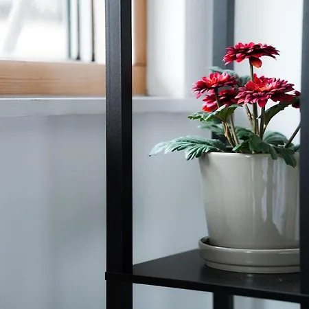 Apartamento Sleek 2-Bedroom Apartment With Balcony, City Centre Near Victoria *