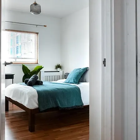 Luxury 2-bedroom Flat With Balcony Manchester