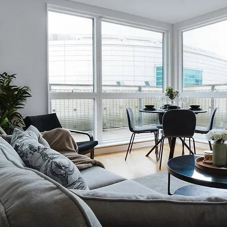 Apartment Next To Victoria Station And Centre With Large Balcony Manchester
