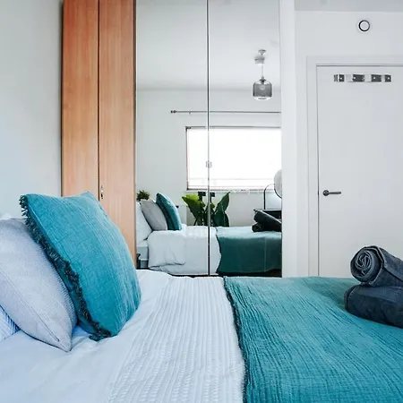 Appartement Luxury 2-bedroom Flat With Balcony