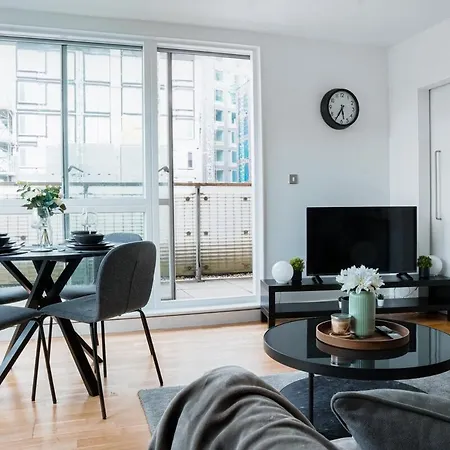 Appartement Next To Victoria Station And Centre With Large Balcony *