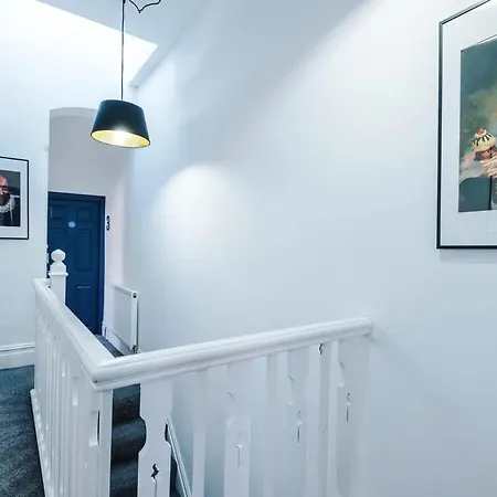 Barton House - Sleeping 10 Ferienhaus *