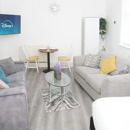 Affordably Elegant Close To Coop Live, Etihad Stadium And Centre *