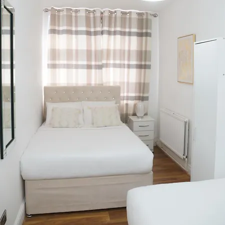 Affordably Elegant Close To Coop Live, Etihad Stadium And Centre *