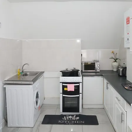 Affordably Elegant Close To Coop Live, Etihad Stadium And Centre