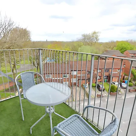 Prime Location 2-bed By Co-op Live & Ethihad - Pass The Keys Apartamento