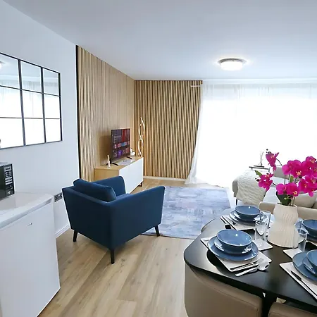 Prime Location 2-bed By Co-op Live & Ethihad - Pass The Keys