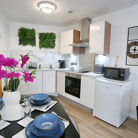 Stylish By Etihad Stadium With Free Parking Apartment *