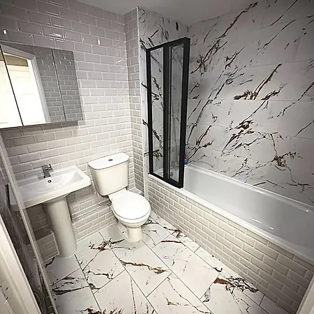 The Free Parking And Plenty Coffee Supplied Apartment! *
