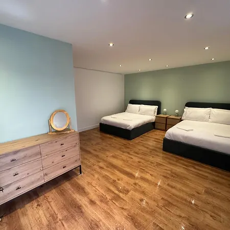 Feriehus Stretford - Sleeps 6 - Wifi - Parking - Near Stadium Manchester
