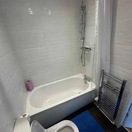 Stretford - Sleeps 6 - Wifi - Parking - Near Stadium Feriehus Manchester