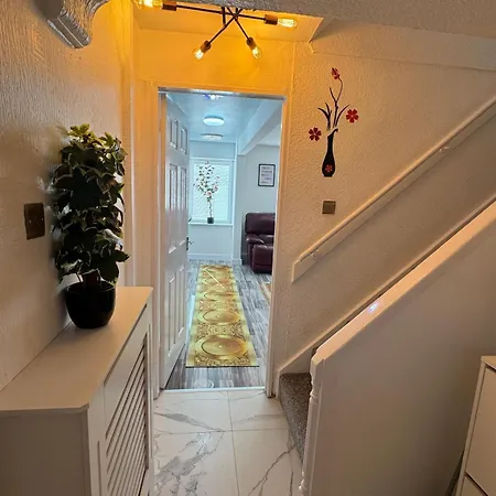 Away From مانشستر