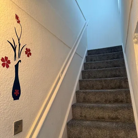 Nyaraló Away From Manchester