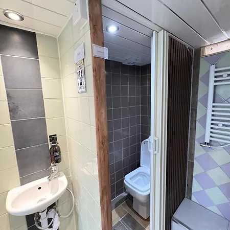 Homestay Ardwick Haven *