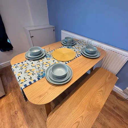 別荘 Stretford - Sleeps 6 - Wifi - Parking - Near Stadium *