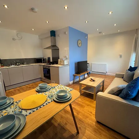 Stretford - Sleeps 6 - Wifi - Parking - Near Stadium * Manchester