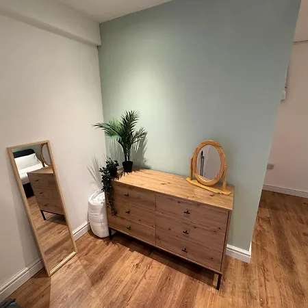 Stretford - Sleeps 6 - Wifi - Parking - Near Stadium Semesterbostad Manchester