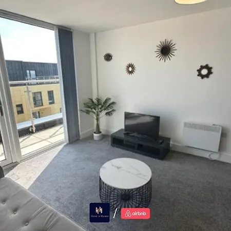 Salford Corporate Balcony Wifi Sleeps 5