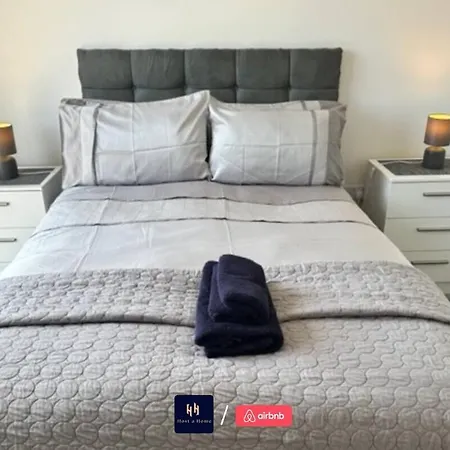 Salford Corporate Balcony Wifi Sleeps 5 Apartment *