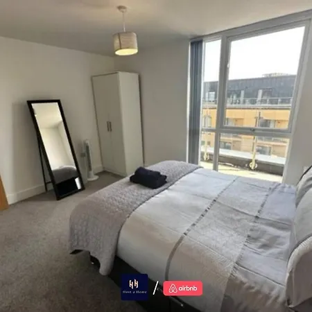 Salford Corporate Balcony Wifi Sleeps 5 Apartment *